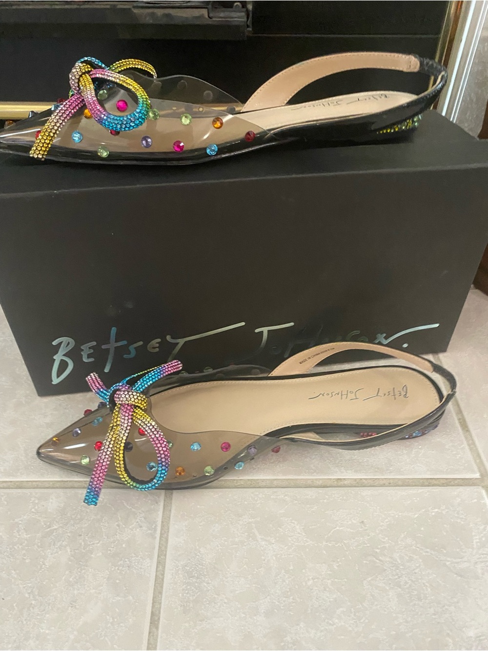 Betsey Johnson Clear Slingback flats with Rainbow Crystal Bow Size 8.5 - Picture 2 of 8